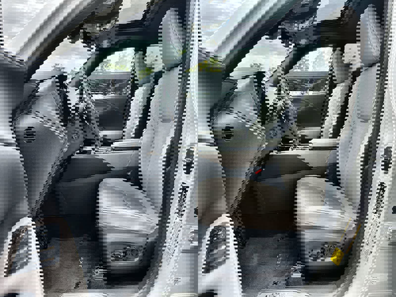 Used 2024 Lexus RX 350 Premium w/ Accessory Package (Z1) image 2