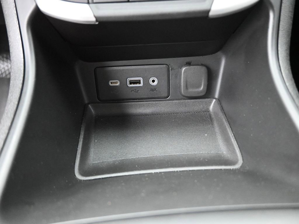 Used 2023 GMC Terrain SLE w/ Driver Convenience Package image 4