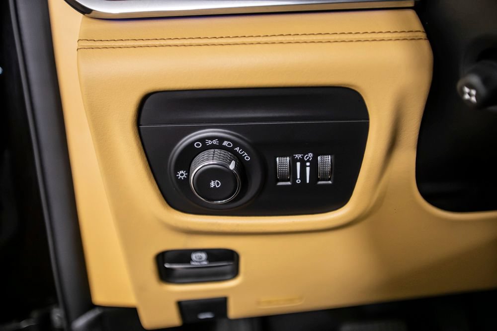 Used 2024 Jeep Grand Cherokee Summit AWD/4WD image 39