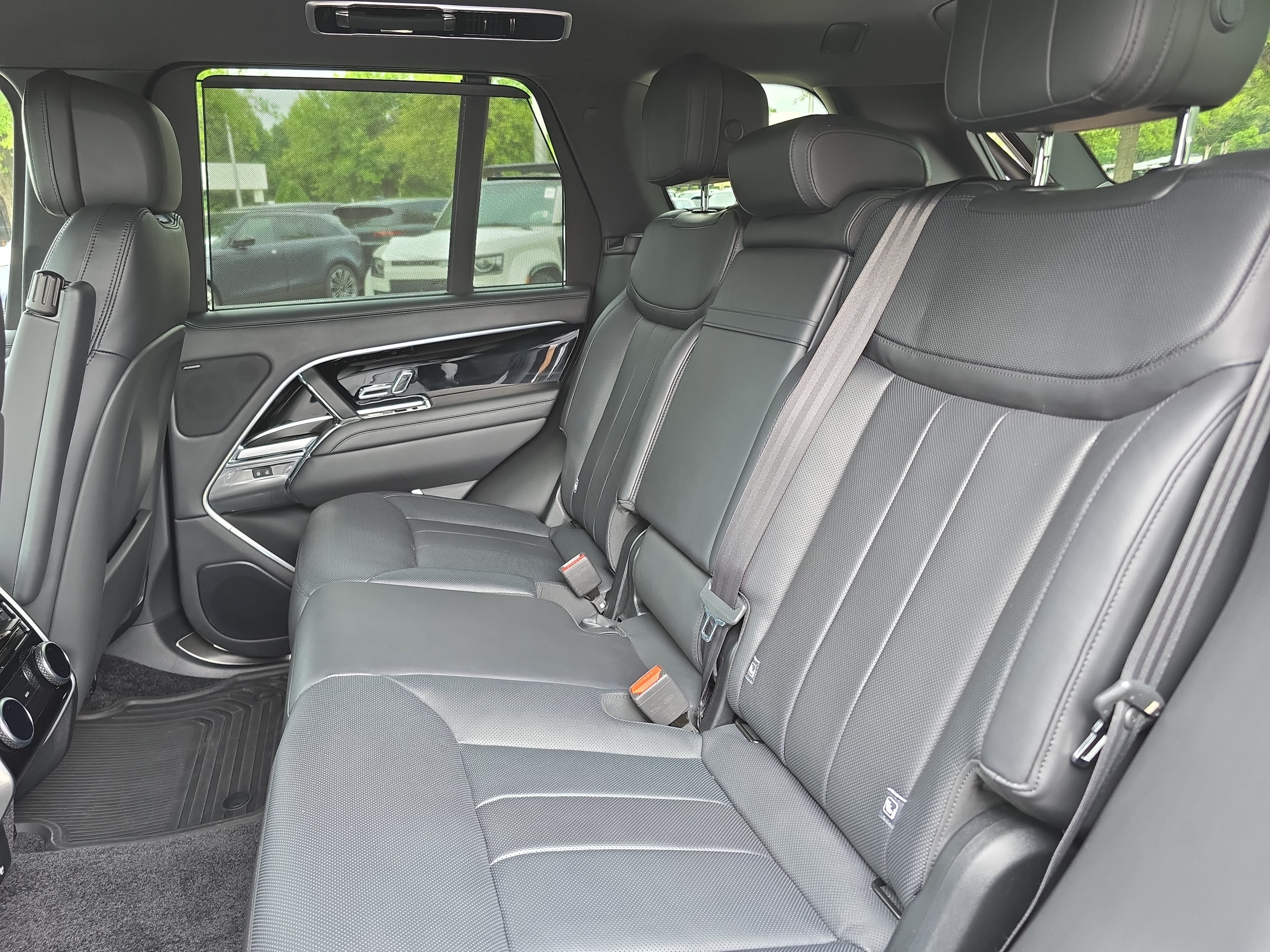 Certified 2024 Land Rover Range Rover SE AWD/4WD image 14