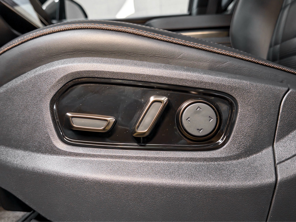 Used 2026 Rivian R1T Premium Quad AWD/4WD image 6