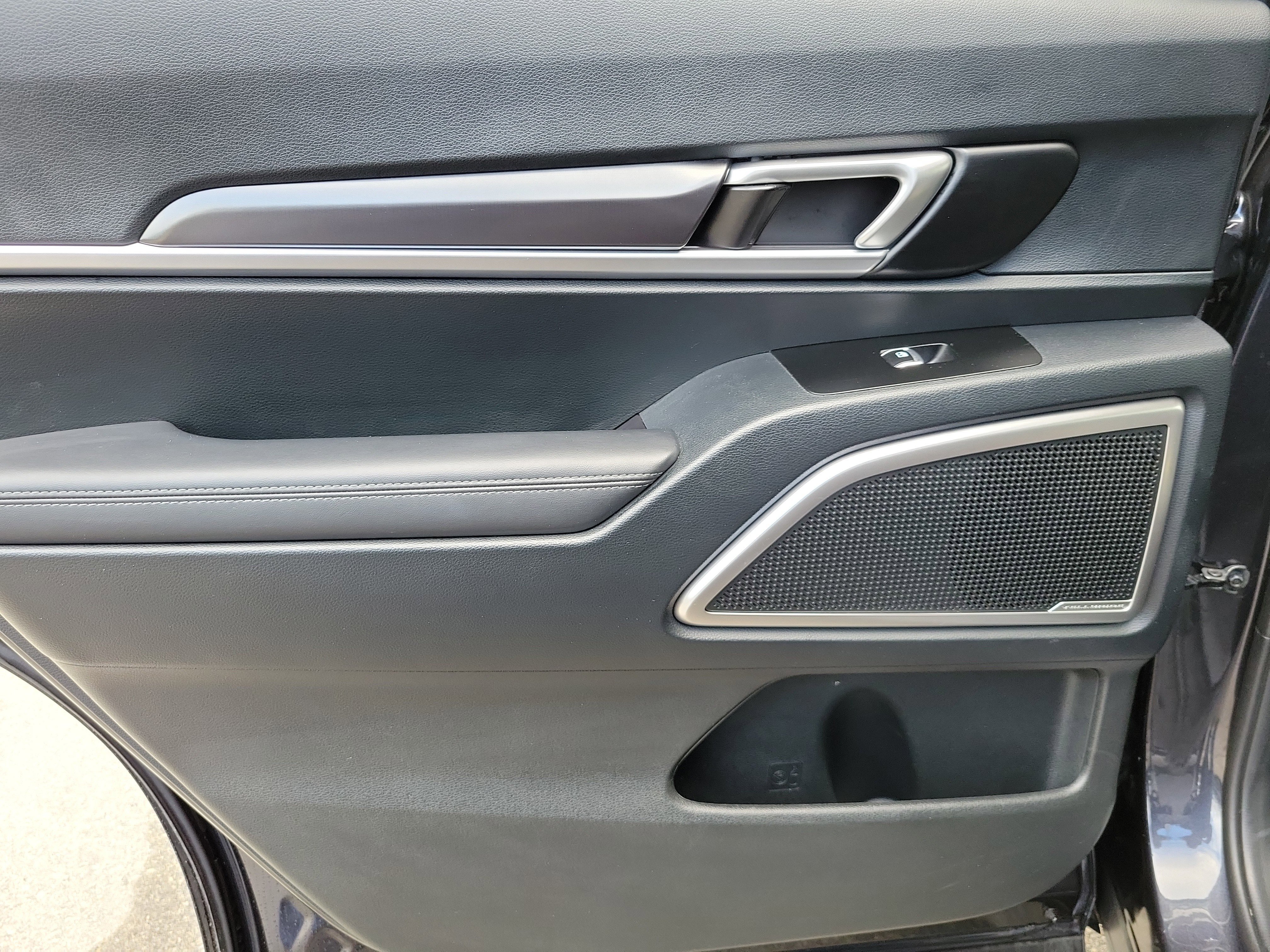 Used 2025 Kia Telluride S FWD image 30