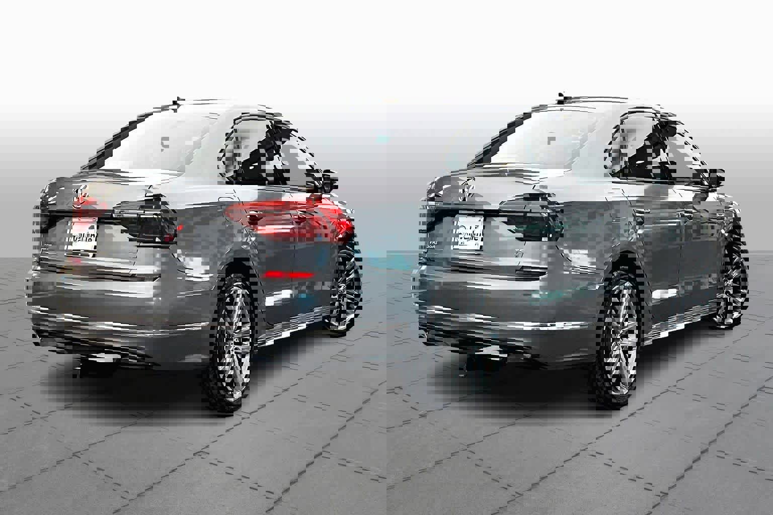 Used 2018 Volkswagen Passat 2.0T R-Line image 13