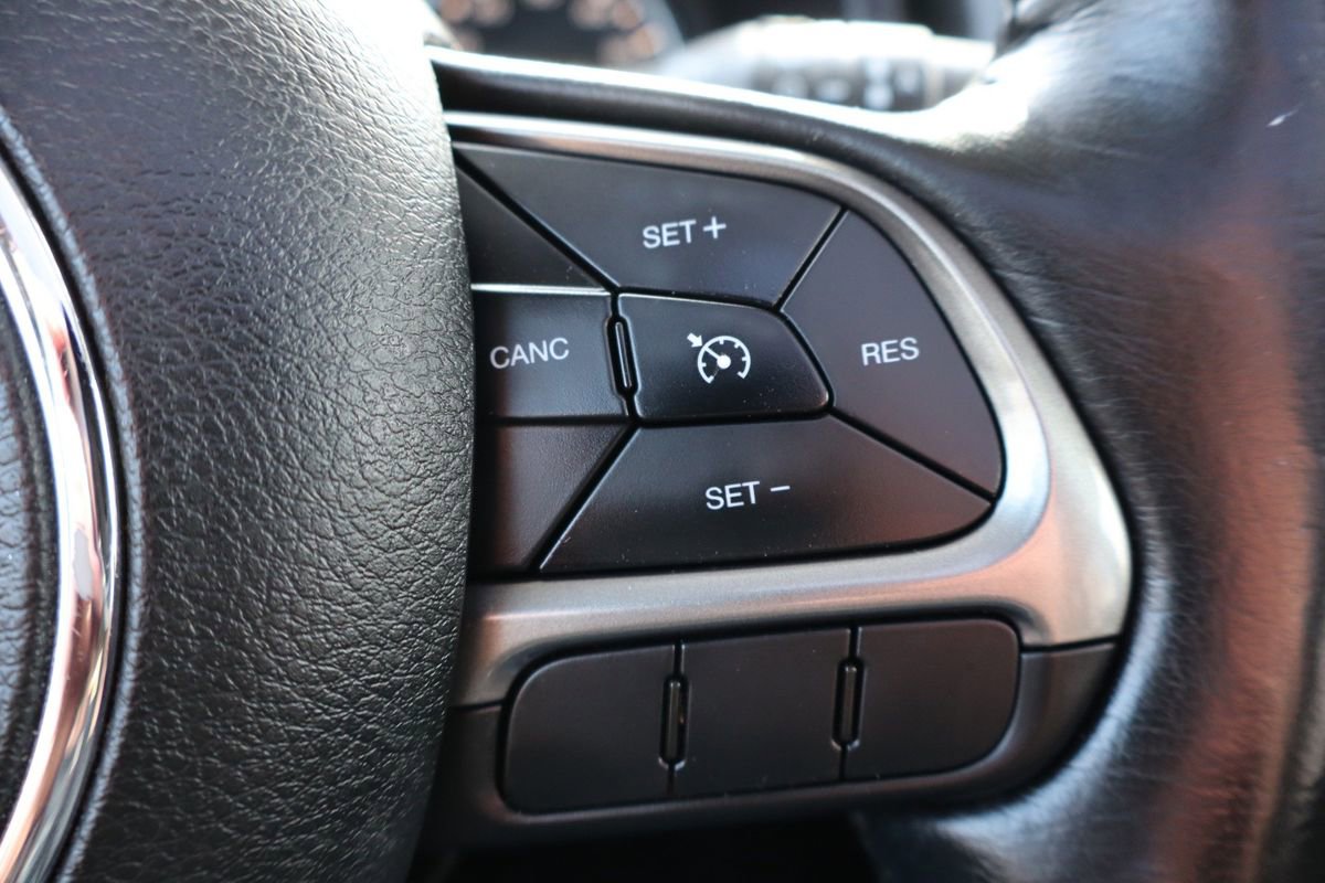 Used 2018 Jeep Renegade Limited w/ UConnect 8.4 Nav Group AWD/4WD image 31