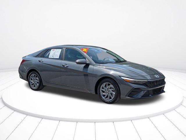 Used 2024 Hyundai Elantra SEL FWD video 2