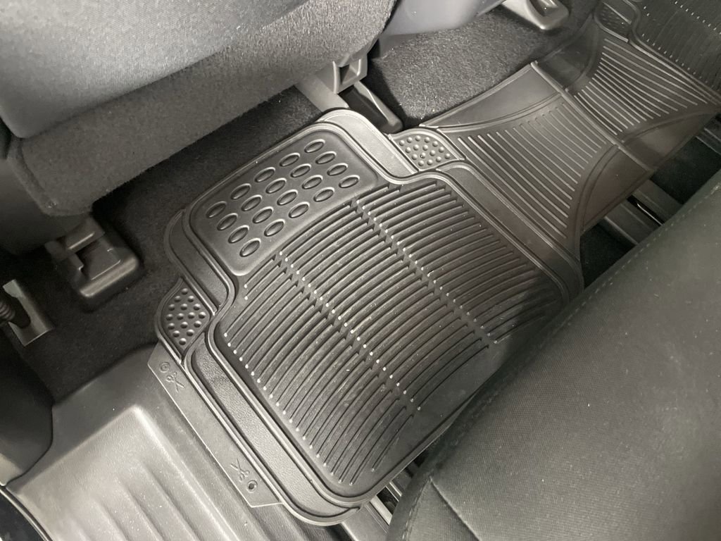 Used 2020 Nissan Pathfinder SV image 34