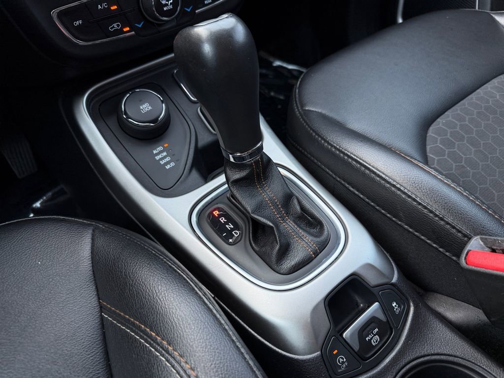 Used 2019 Jeep Compass Latitude AWD/4WD image 29