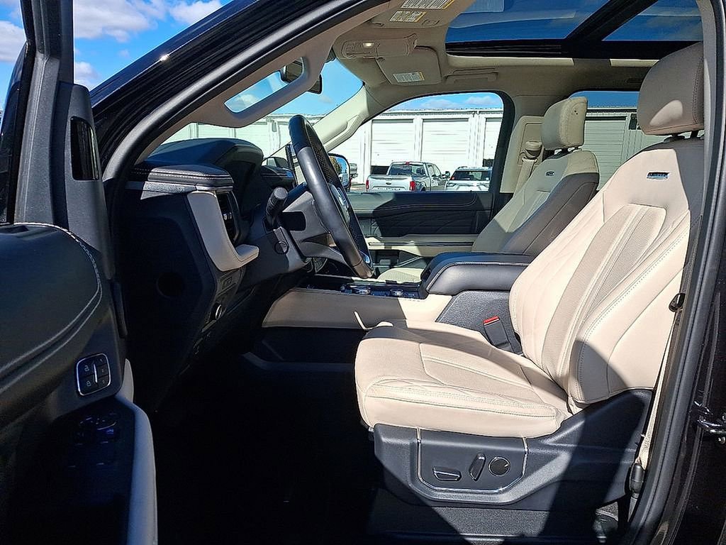 Used 2024 Ford Expedition Platinum image 13