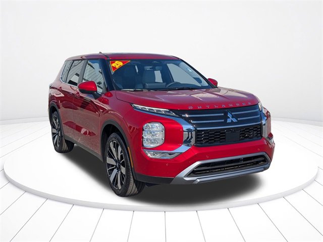 New 2025 Mitsubishi Outlander SE image 2