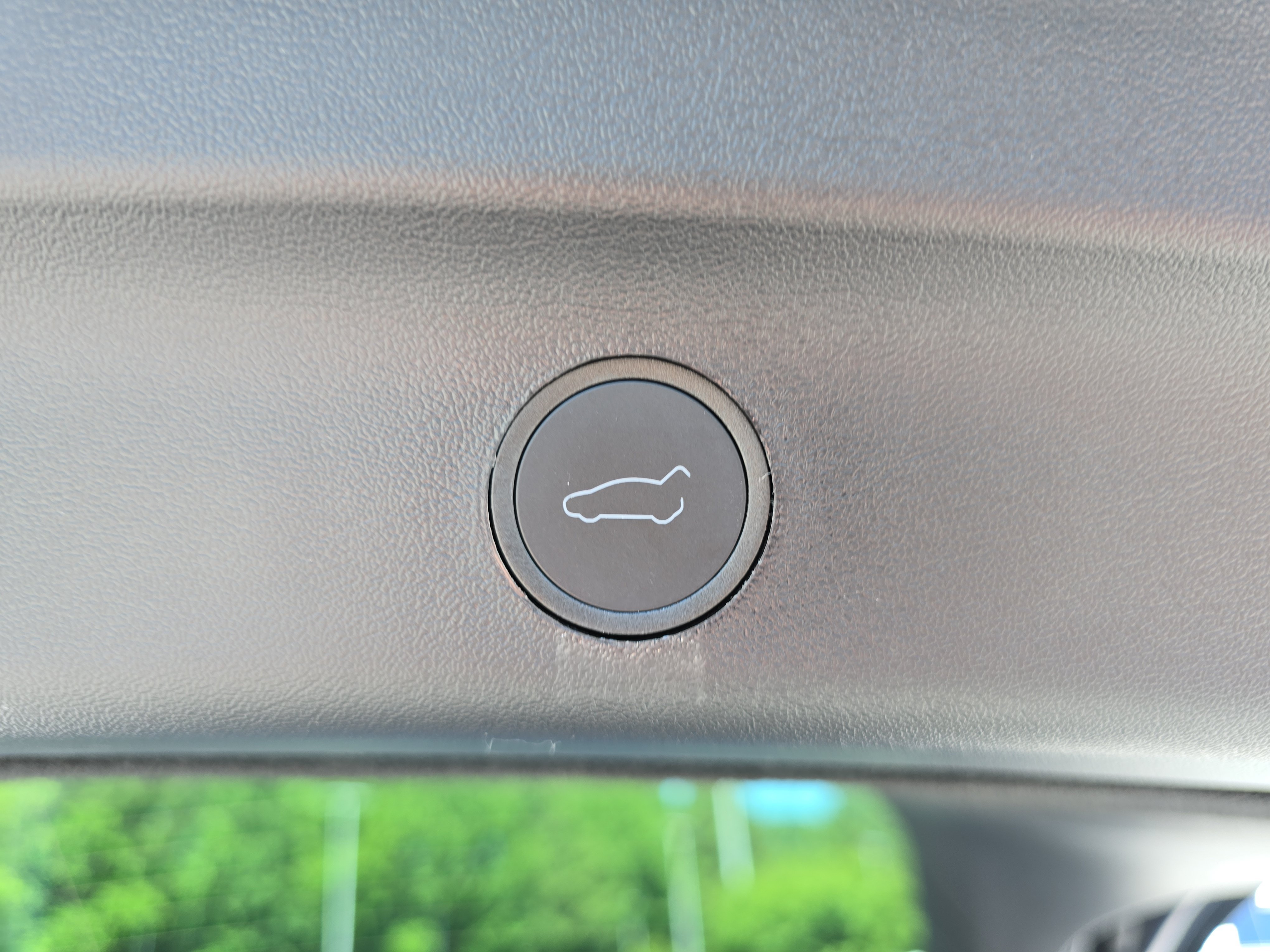 Used 2024 Tesla Model Y Long Range AWD/4WD image 13