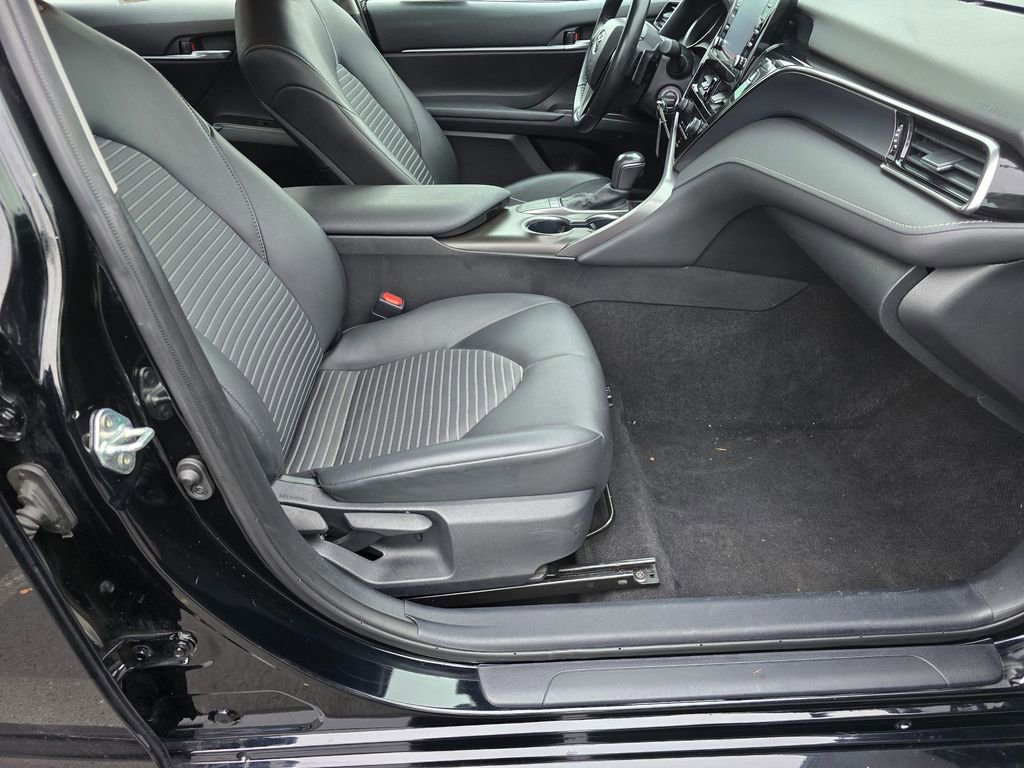 Used 2024 Toyota Camry SE image 12