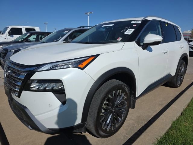 Used 2025 Nissan Rogue SL w/ Tech Package image 3