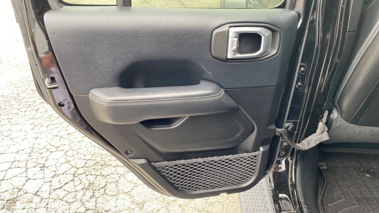 Used 2018 Jeep Wrangler Unlimited Sahara image 25