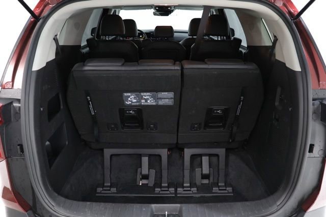 Used 2025 Kia Carnival FWD image 33