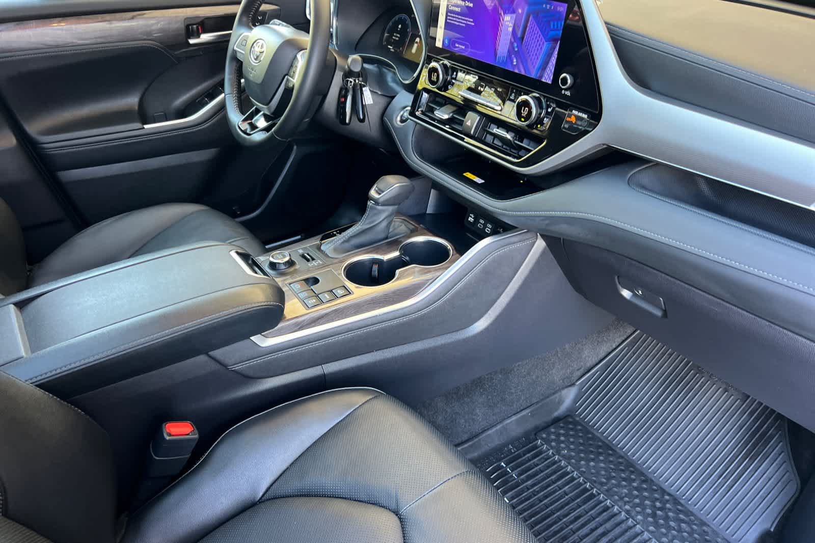 Used 2025 Toyota Highlander Platinum AWD/4WD image 18