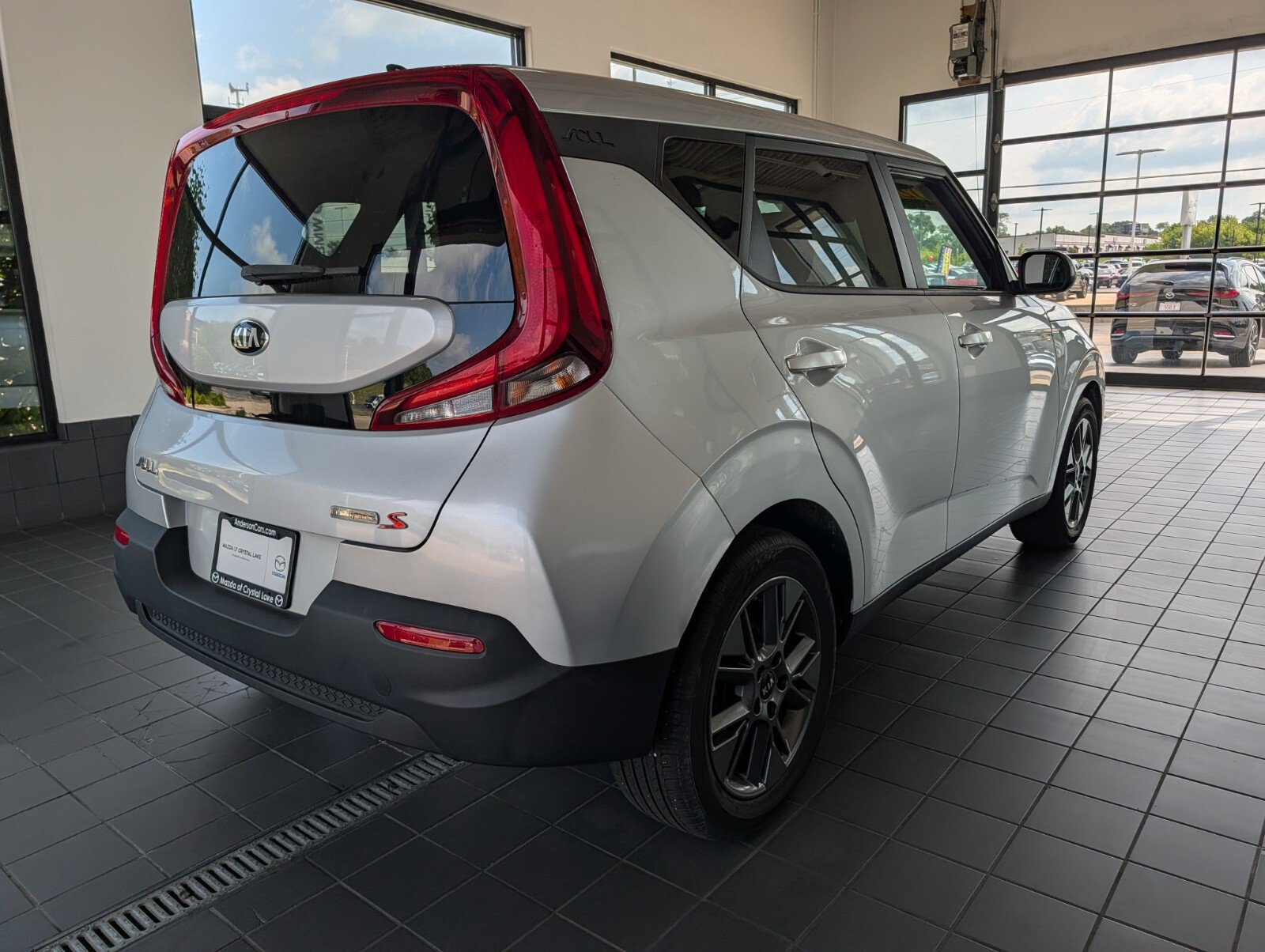 Used 2021 Kia Soul S FWD image 2