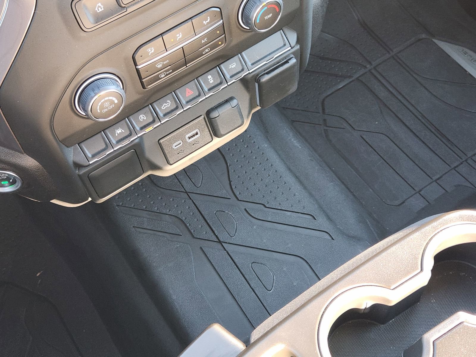 Used 2024 Chevrolet Silverado 1500 Custom w/ Dark Appearance Package image 21