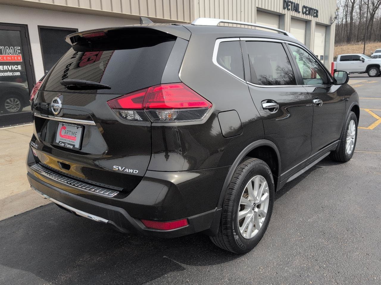 Used 2017 Nissan Rogue SV image 8