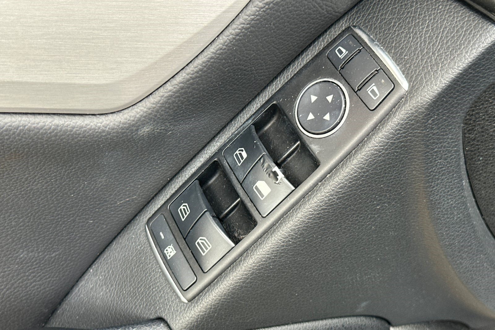 Used 2013 Mercedes-Benz C 250 Sedan image 14