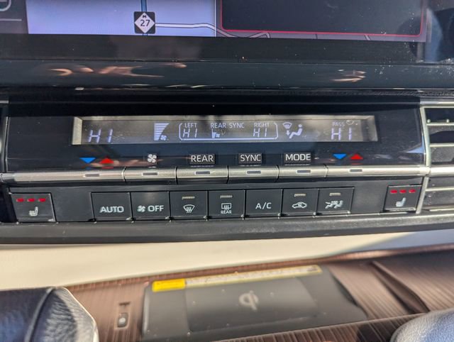 Used 2021 Toyota Sienna XLE w/ XLE Plus Package image 26