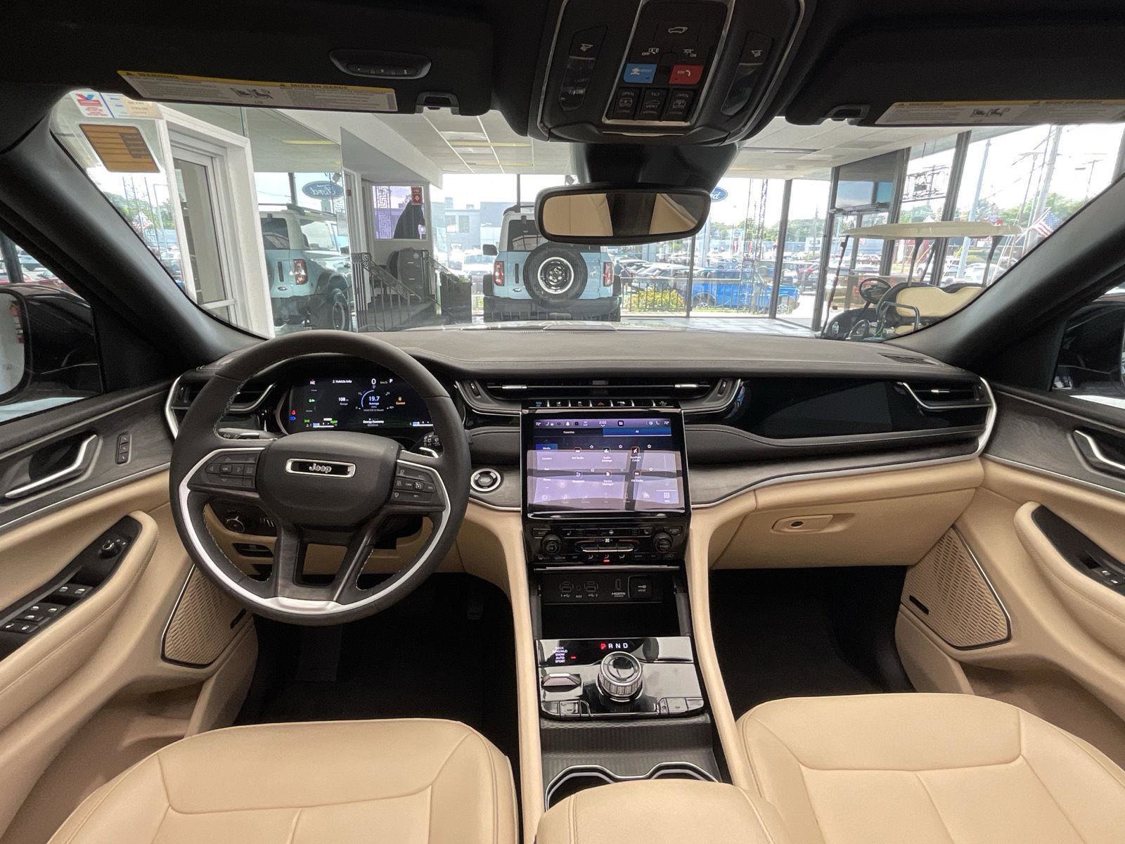 Used 2024 Jeep Grand Cherokee Limited 4xe image 10