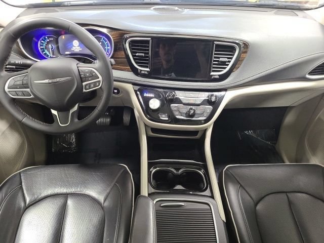 Used 2023 Chrysler Pacifica Limited FWD image 26