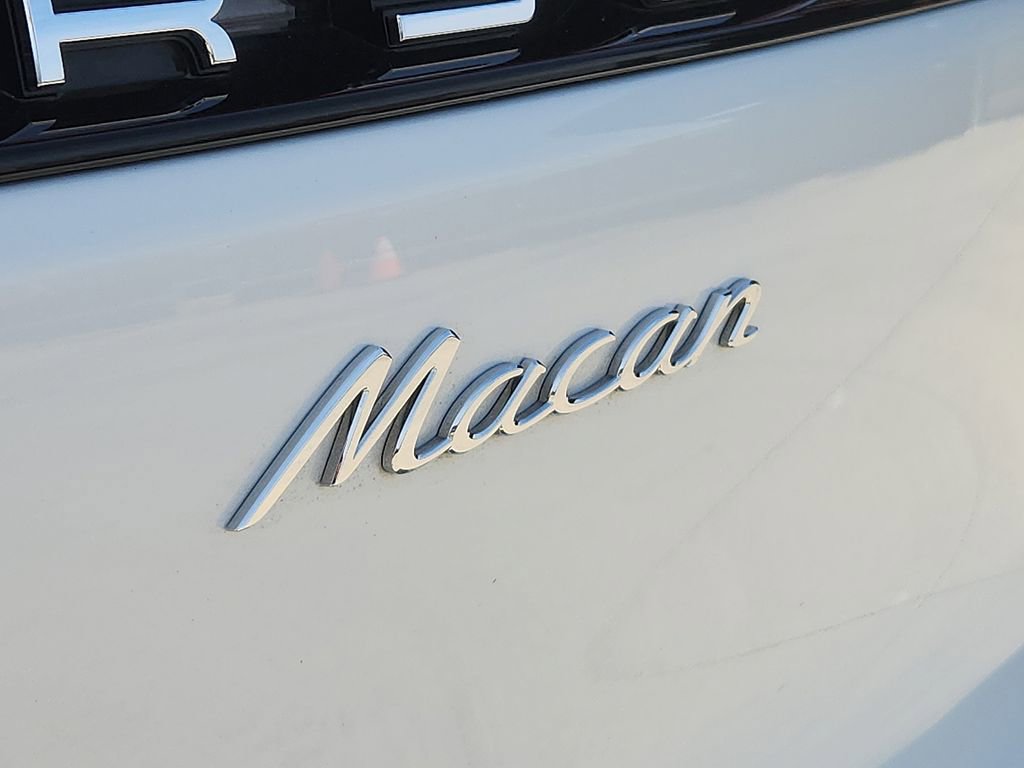 Certified 2025 Porsche Macan image 32