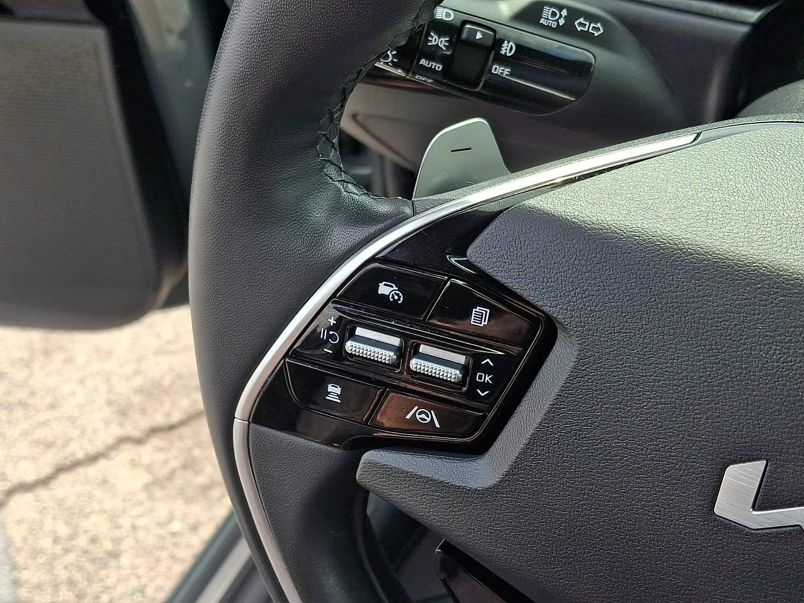 Used 2023 Kia Niro SX Touring FWD image 22