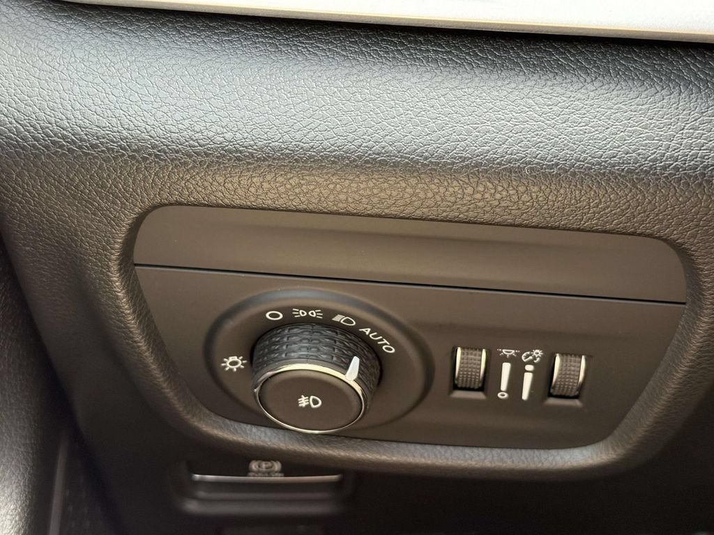 New 2027 Jeep Grand Cherokee Limited AWD/4WD image 27