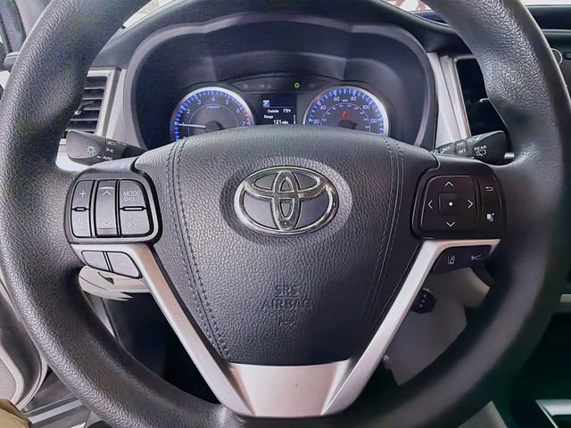 Used 2019 Toyota Highlander LE FWD image 13