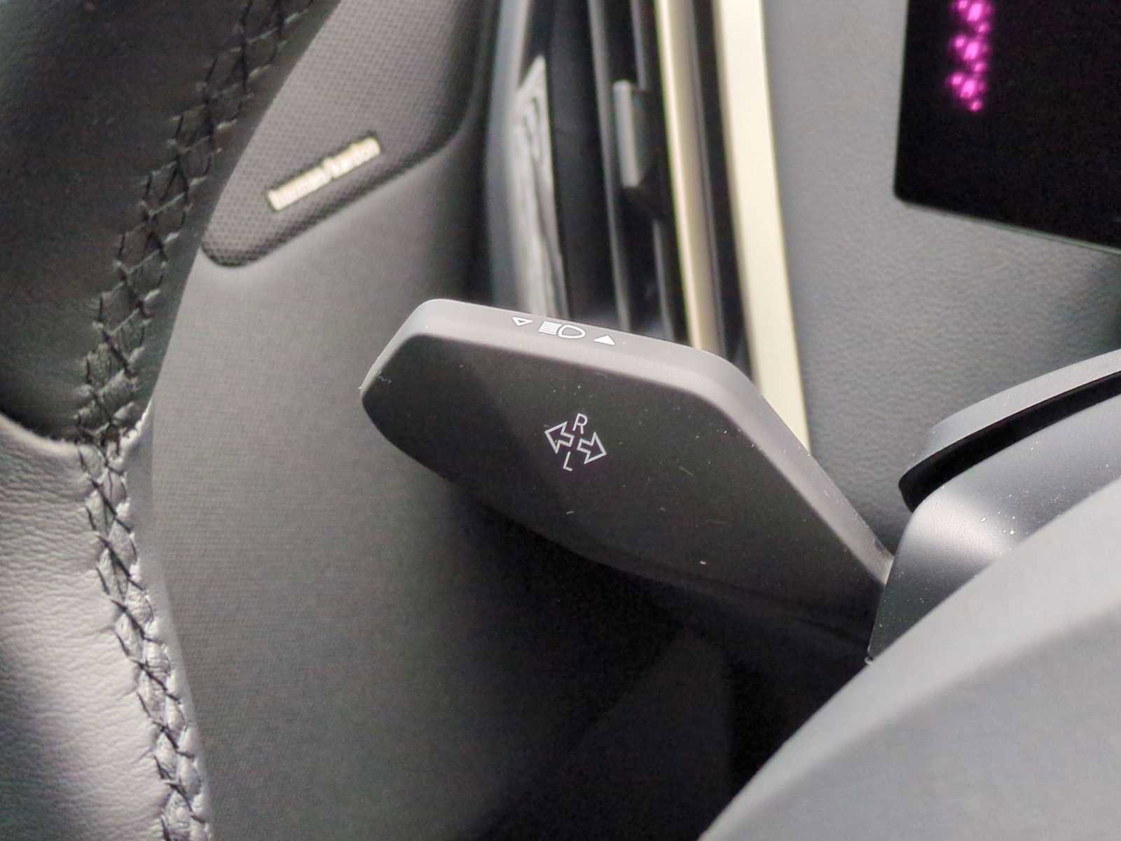 Used 2025 BMW iX xDrive50 image 28