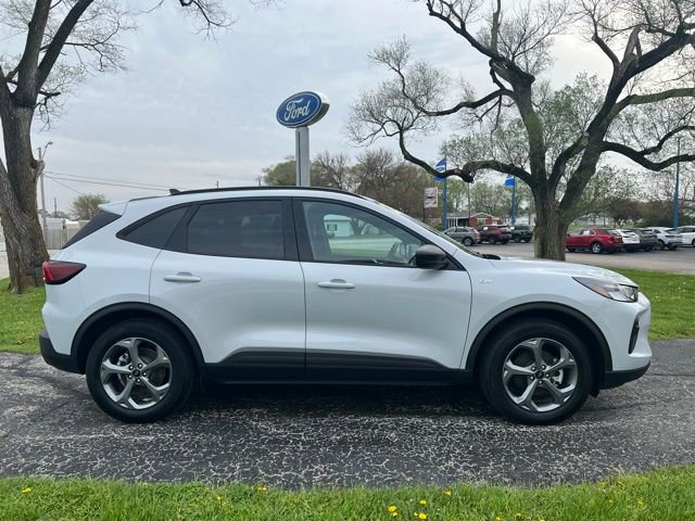 Used 2025 Ford Escape ST-Line w/ Equipment Group 301A FWD image 1