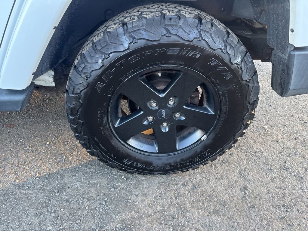 Used 2012 Jeep Wrangler Unlimited Sahara image 28