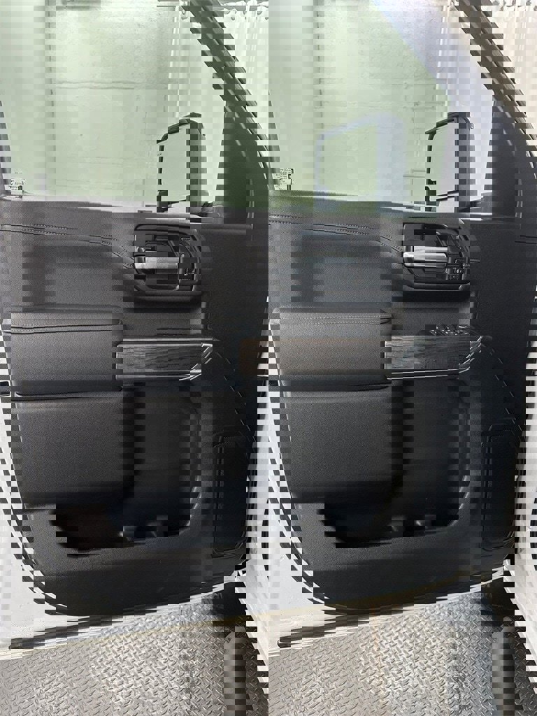 Used 2022 Chevrolet Silverado 2500 LTZ w/ LTZ Plus Package image 9