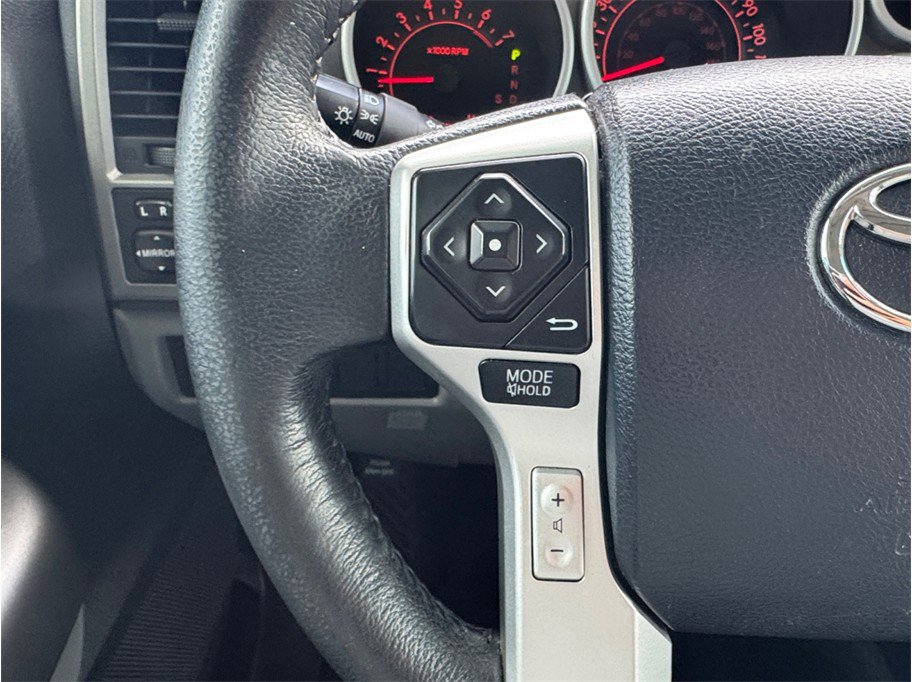 Used 2016 Toyota Sequoia SR5 AWD/4WD image 15