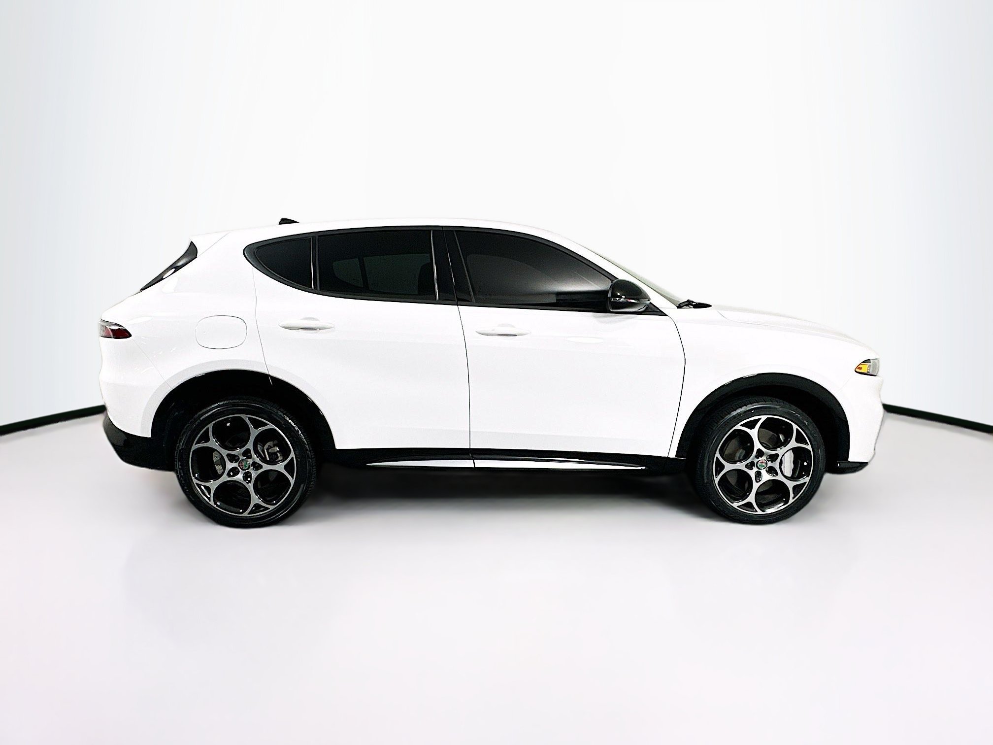 Used 2024 Alfa Romeo Tonale Ti w/ Premium Interior Package AWD/4WD image 10