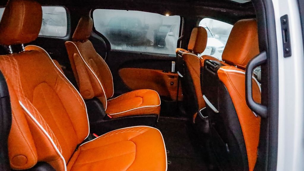 New 2026 Chrysler Pacifica Pinnacle w/ Trailer Tow Group image 21