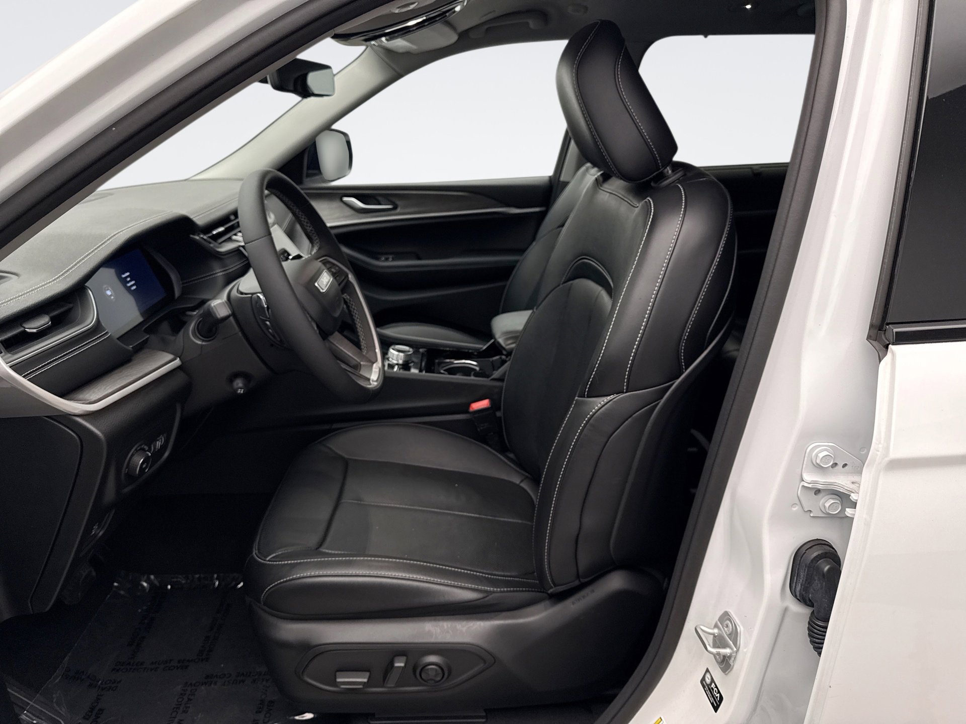 Used 2023 Jeep Grand Cherokee L Limited w/ Luxury Tech Group II image 11