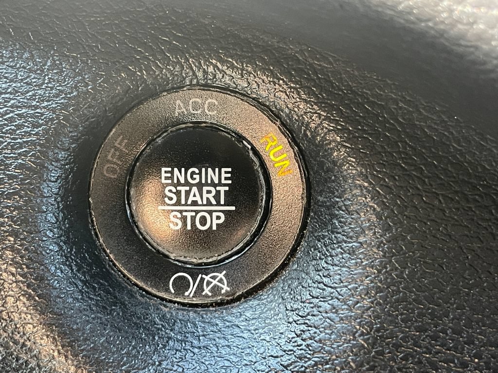 Used 2017 Jeep Cherokee Limited AWD/4WD image 33