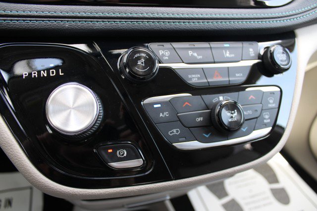 Used 2017 Chrysler Pacifica Platinum FWD image 10