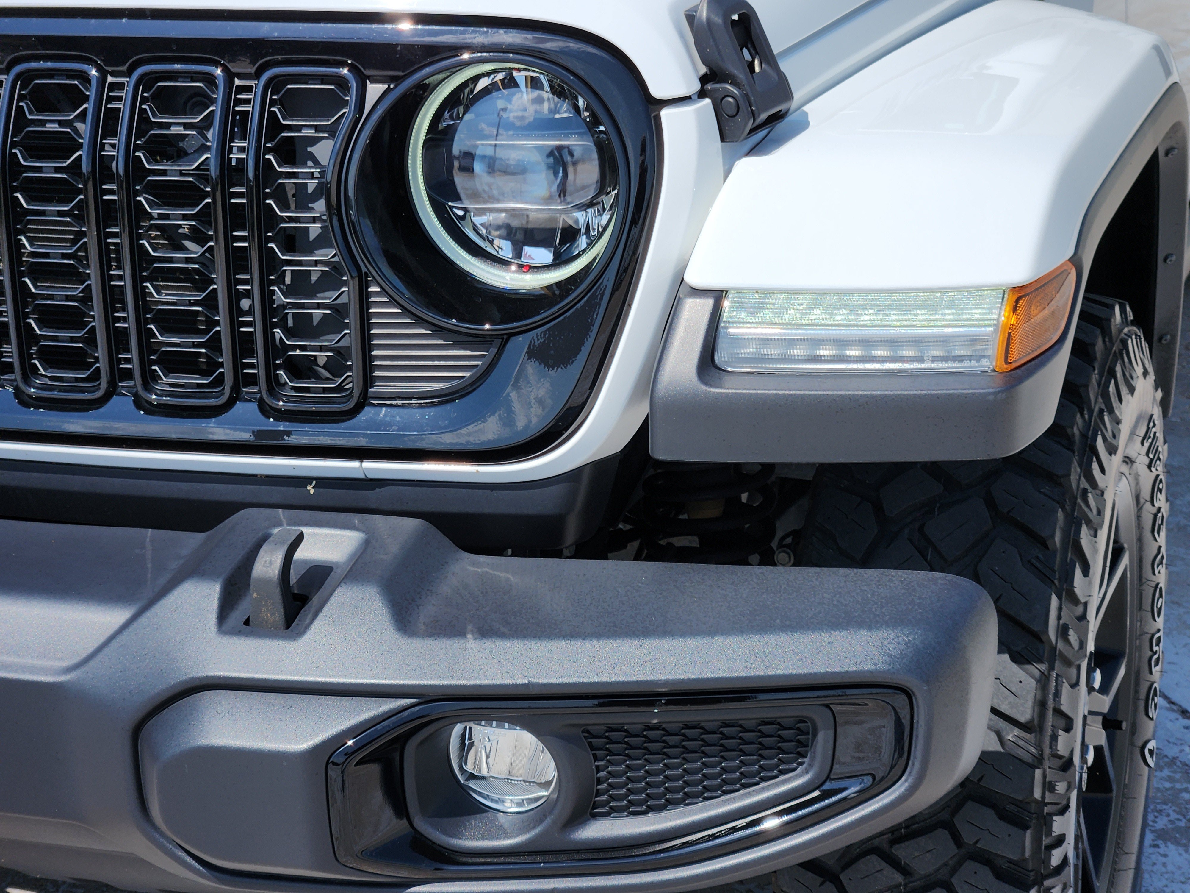 Used 2024 Jeep Gladiator Sport AWD/4WD image 11