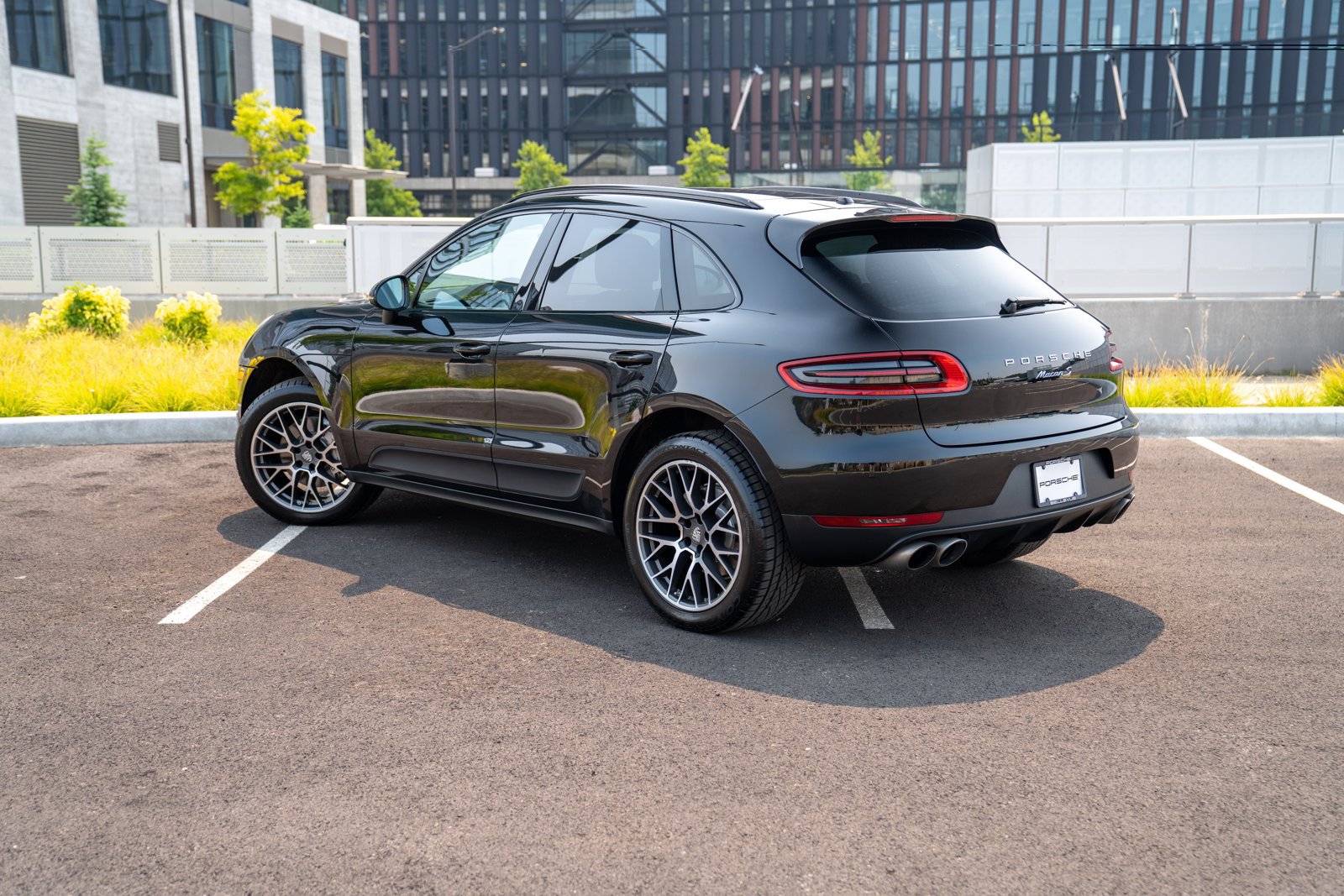 Used 2017 Porsche Macan S AWD/4WD image 3