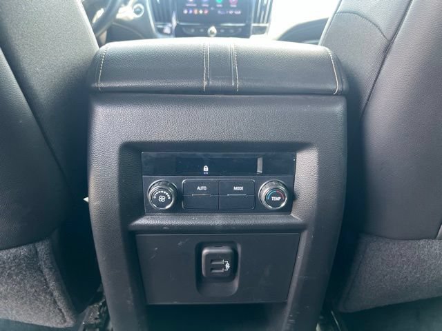 Used 2022 Chevrolet Traverse LT w/ Midnight/Sport Edition AWD/4WD image 19