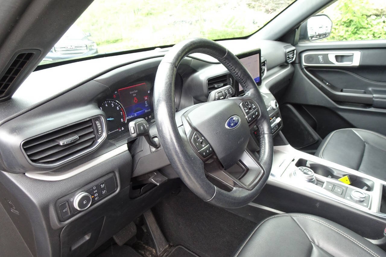 Used 2020 Ford Explorer XLT w/ Equipment Group 202A AWD/4WD image 15