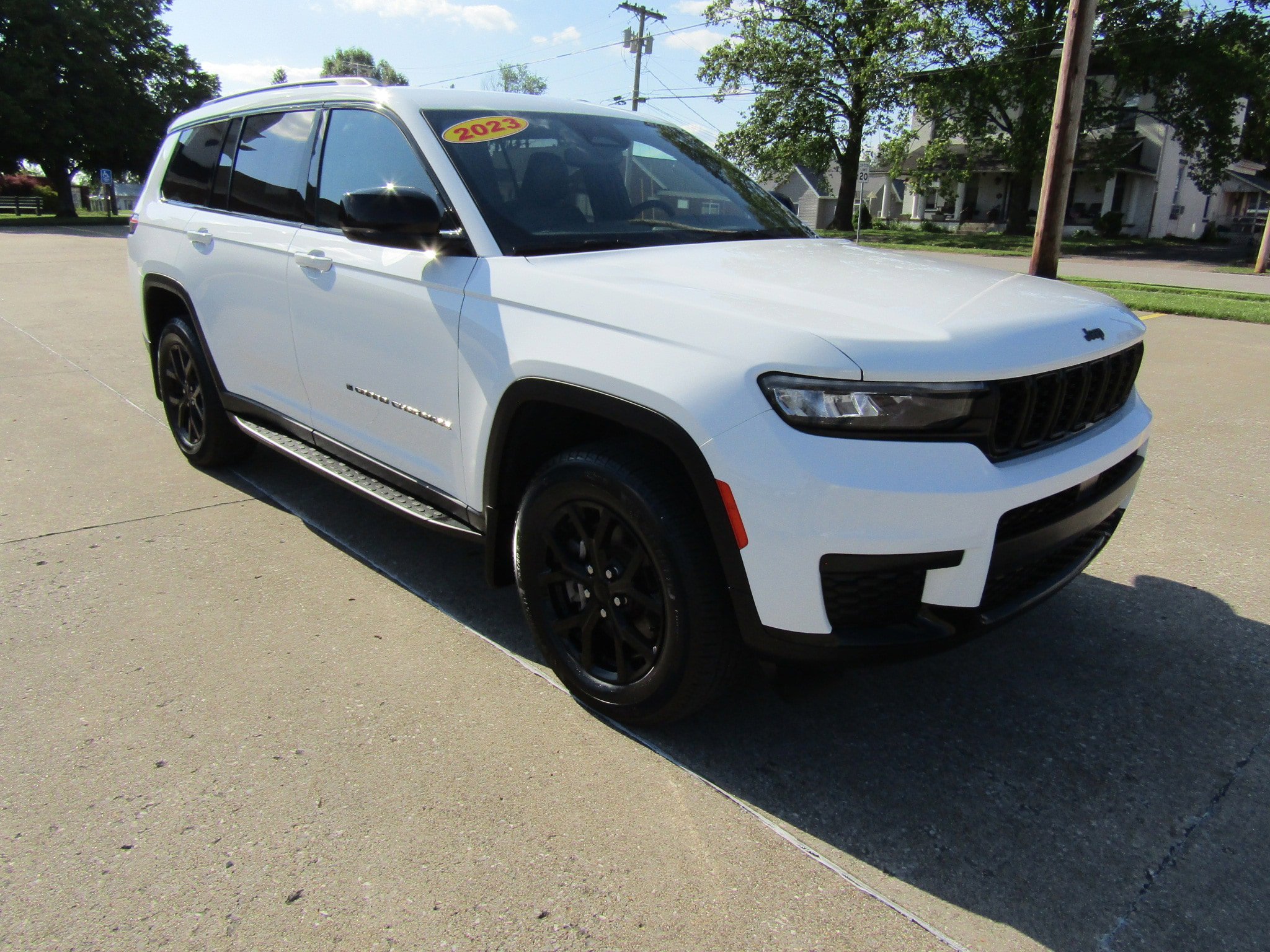 Used 2023 Jeep Grand Cherokee L Laredo