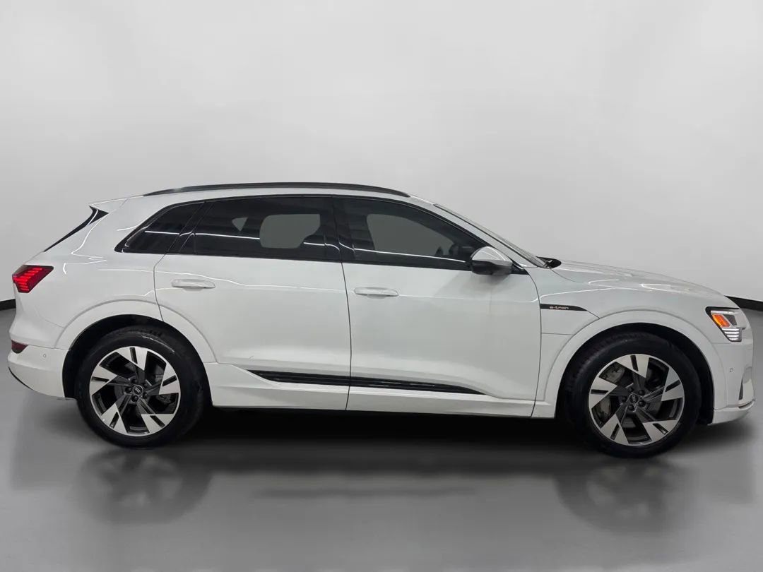 Used 2022 Audi e-tron Premium w/ Convenience Plus Package AWD/4WD image 11