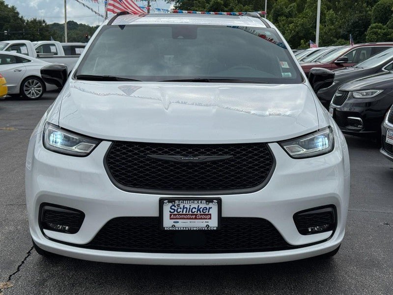 Used 2025 Chrysler Pacifica Limited FWD image 10