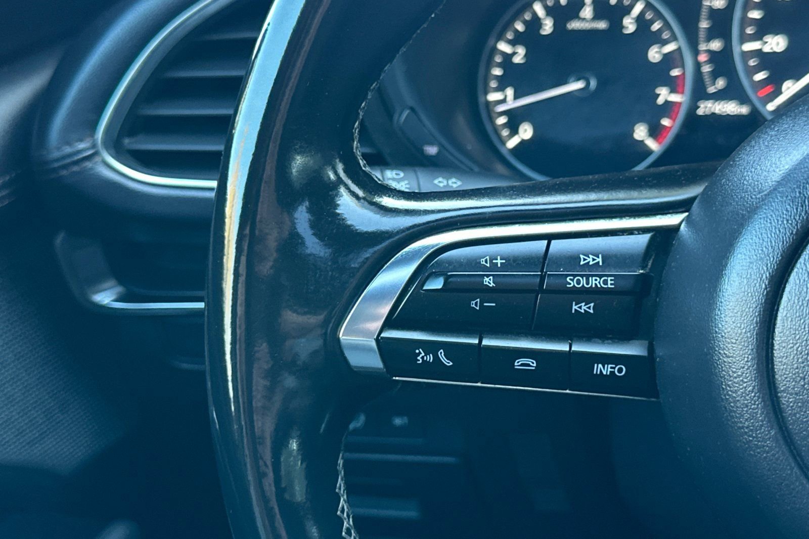 Used 2025 MAZDA MAZDA3 2.5 S Hatchback w/ Premium Pkg image 37