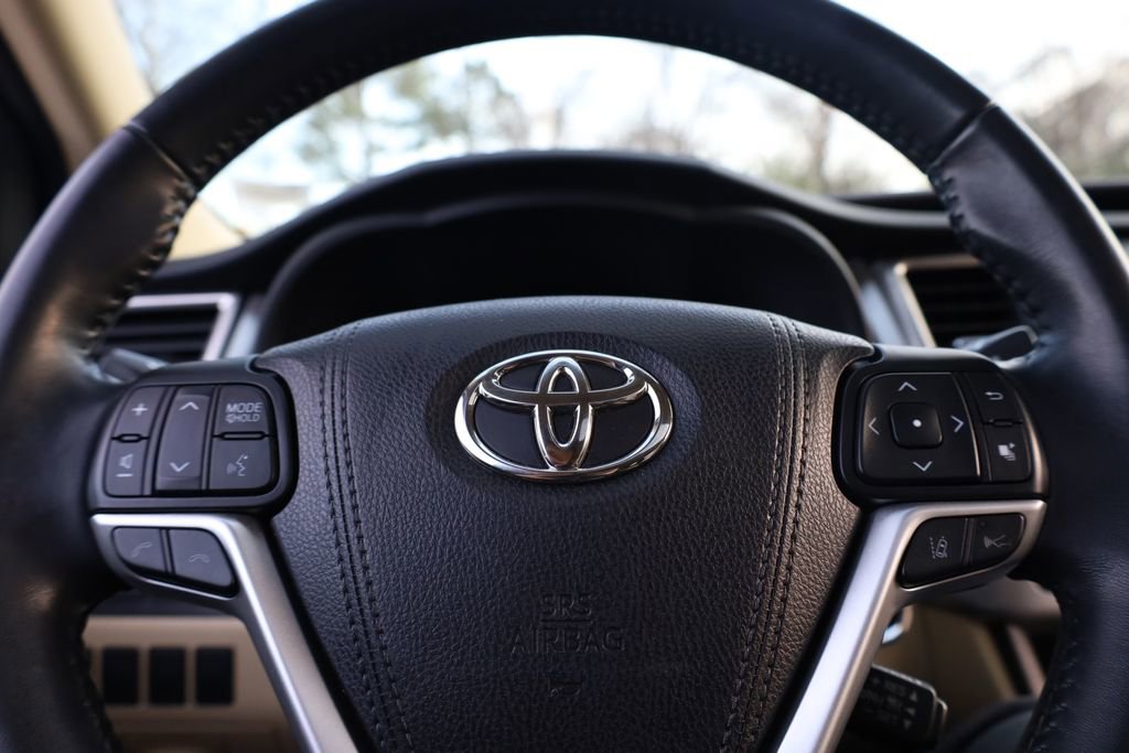 Used 2018 Toyota Highlander XLE image 12