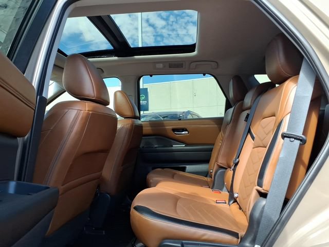 Used 2023 Nissan Pathfinder Platinum w/ Cargo Package AWD/4WD image 14